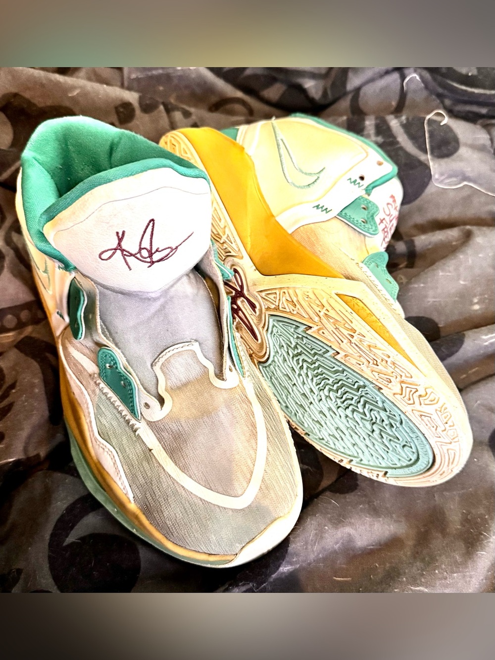 Sue Bird x Nike Kyrie Infinity GS Golden Tribute Sz. 5.5Y
